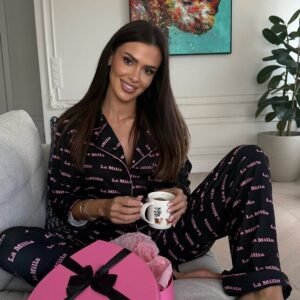 Alternative view of Pajama Lamilla