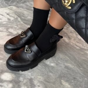 Alternative view of MOKASYNY Lamilla